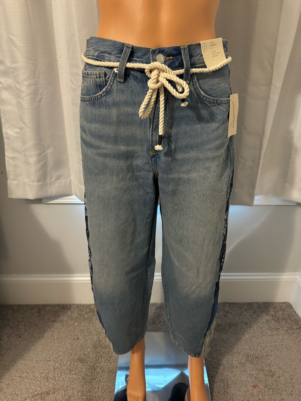 Cool Universal Threads size 4 blue cropped patchwork easy barrel jeans belt new